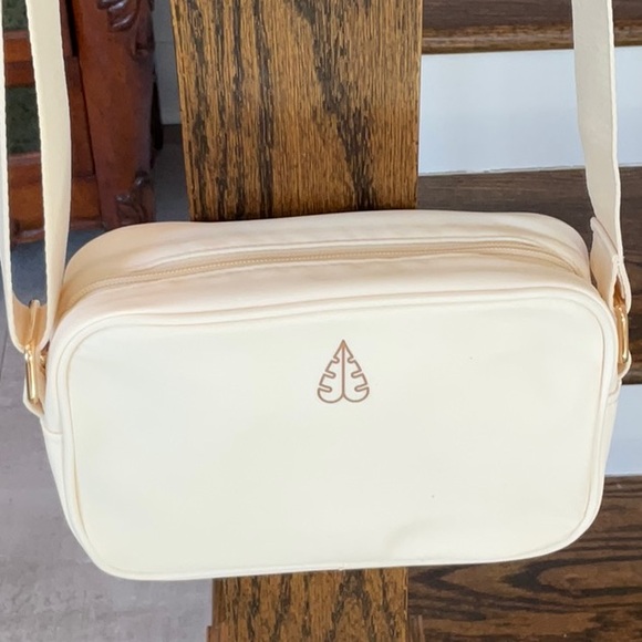 BIOSSANCE Crossbody Bag, NEW - Picture 2 of 6
